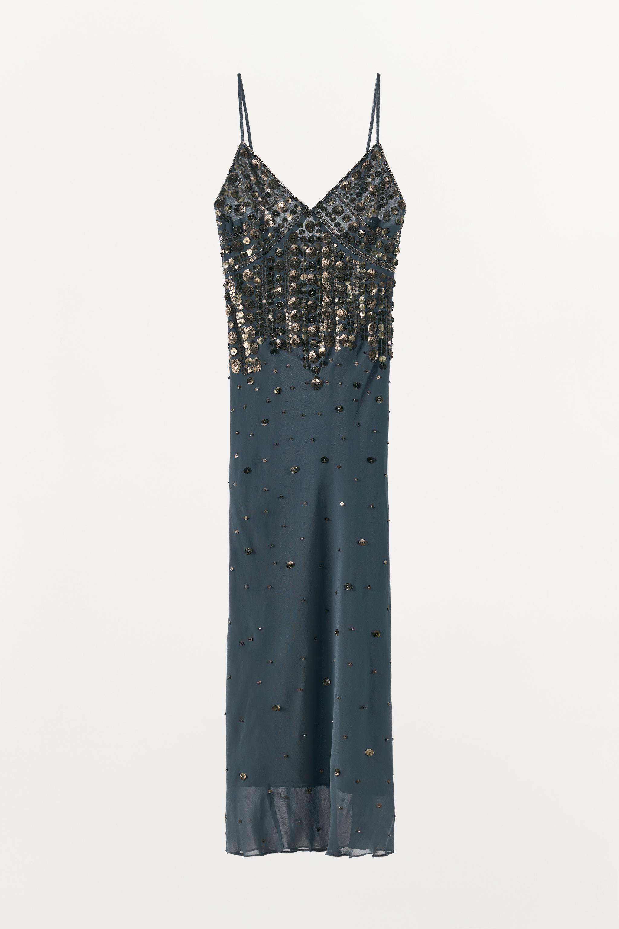 ROBE STYLE LINGERIE PIÈCES MÉTALLIQUES