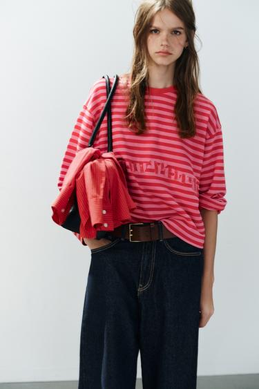 CAMISETA RAYAS TEXTO - Rojo de Zara