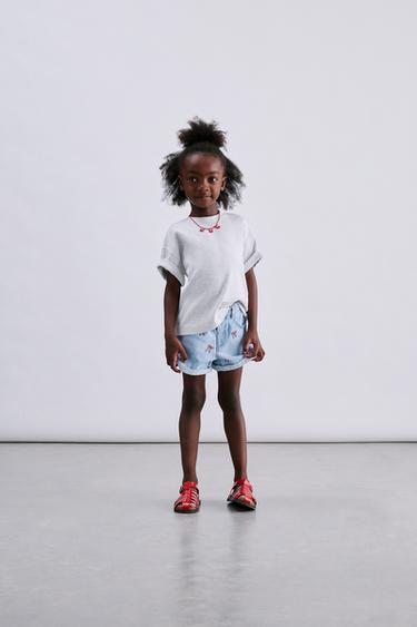 ДЖИНСОВЫЕ БЕРМУДЫ MOM FIT С ВЫШИВКОЙ — ГОЛУБОЙ от Zara