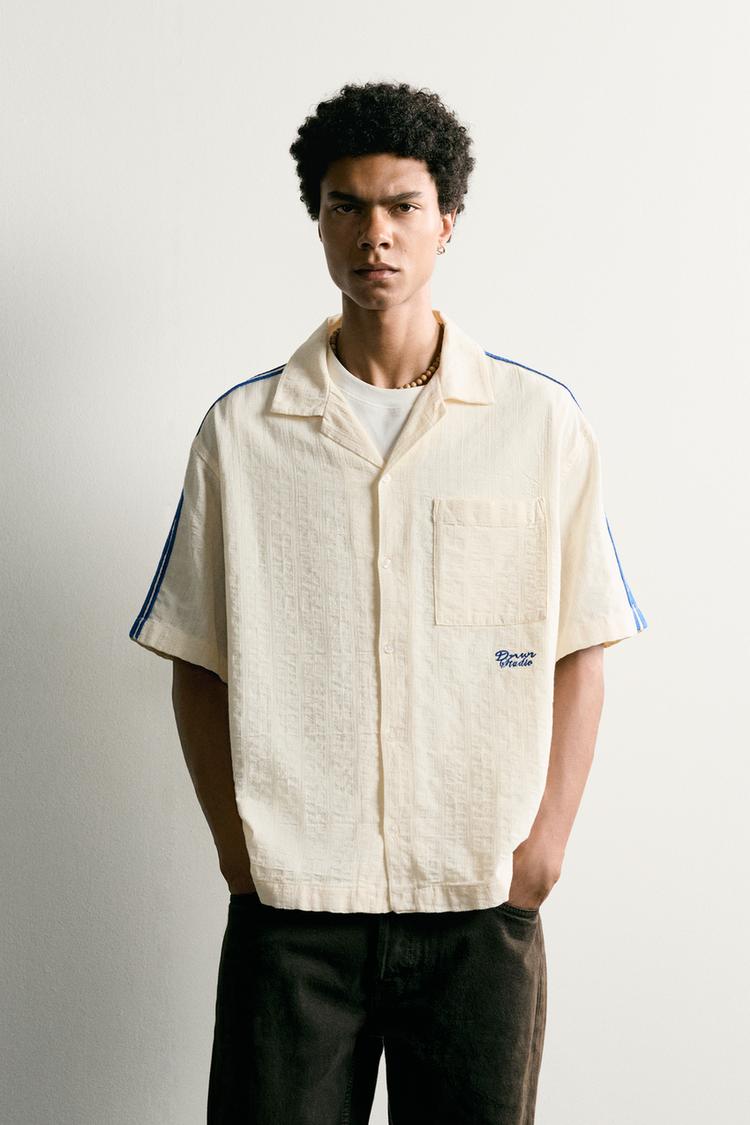Camisa de rayas con bordado de contraste 2
