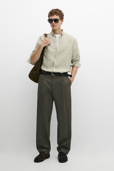 Pantalon relaxed fit à pinces - Kaki de Zara