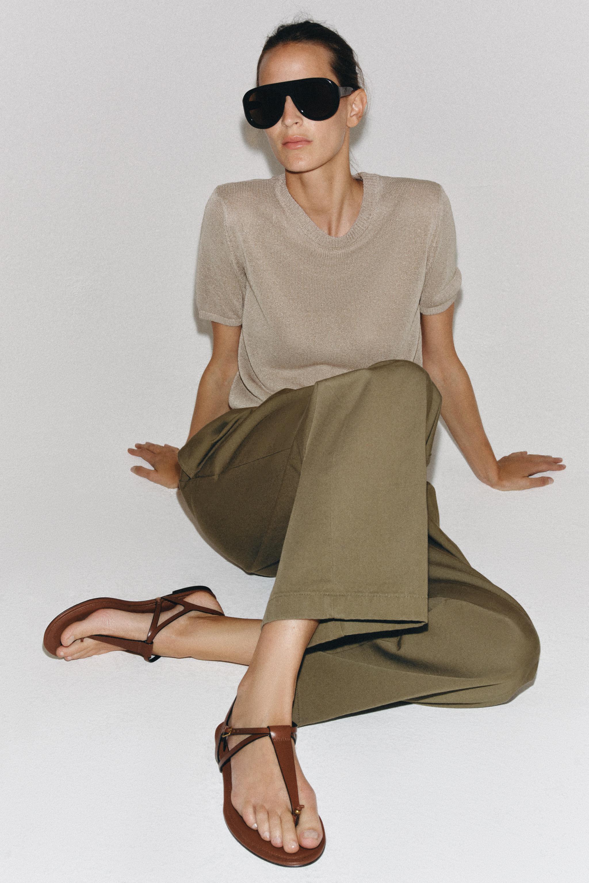 LEATHER FLAT SANDALS — Brown