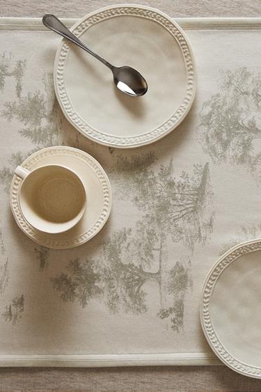 غطاء طاولة ضيق بطبعة توال دو جوي مع خيول - مخضر الخاص بـ Zara