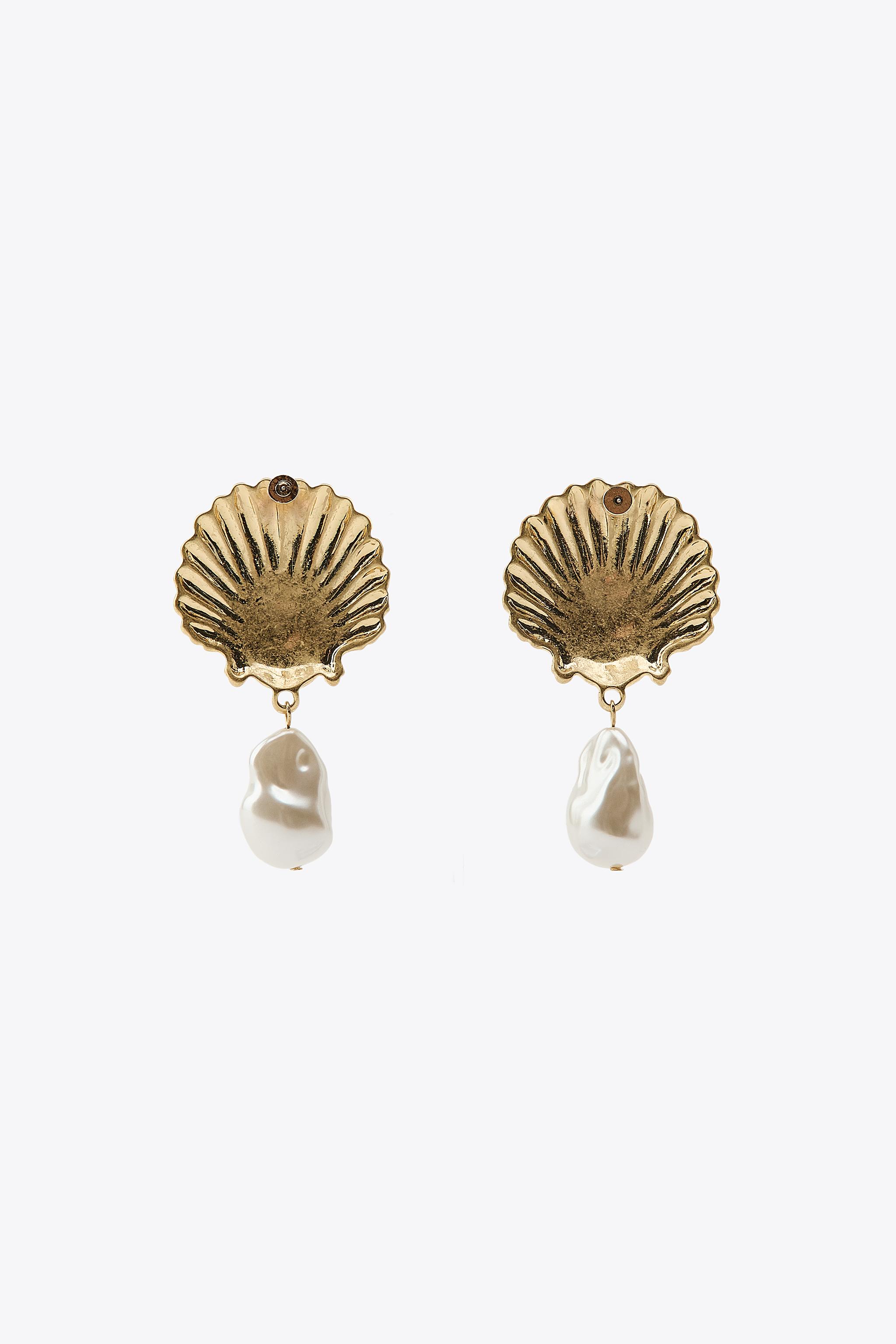 ピアス LAZY DAWN Pearl in the shell earring PEARL AND SHELL EARRINGS - Golden | ZARA United States