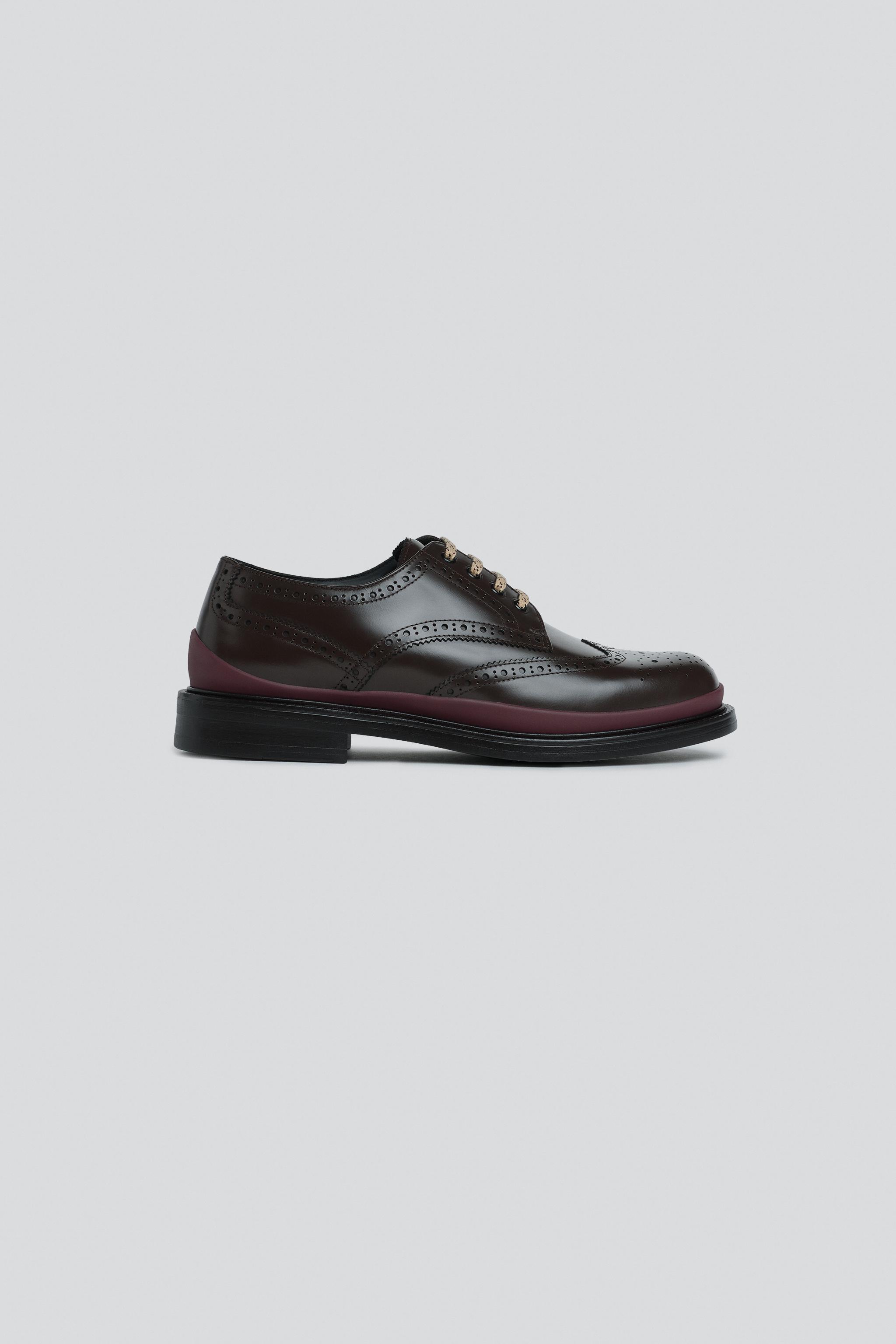 CHAUSSURES EN CUIR