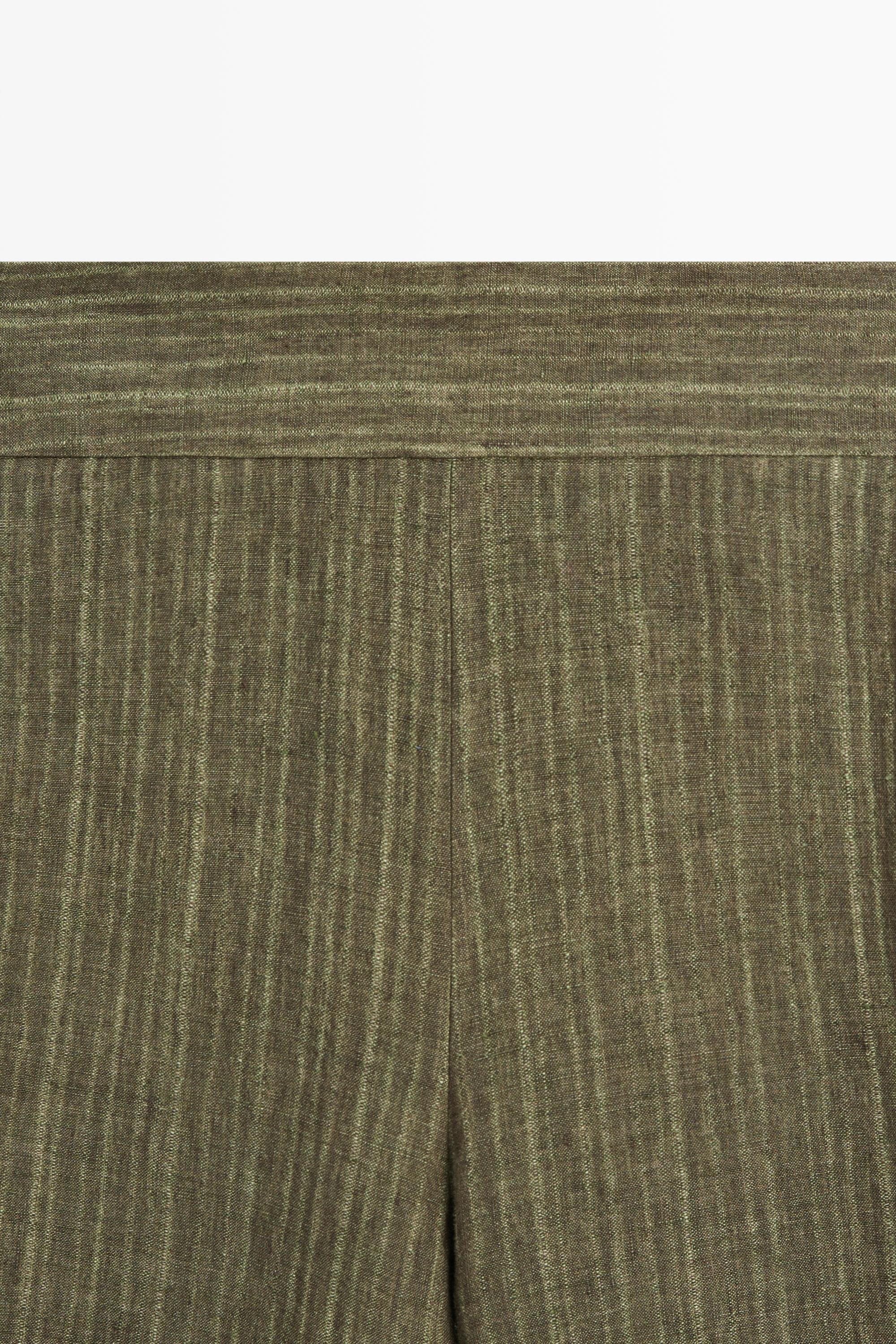 Total look linen trousers with corset belt detail