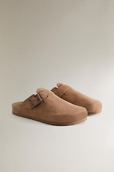 LEATHER CLOGS WITH BUCKLE AND TOPSTITCHING DETAIL - Brown by Zara