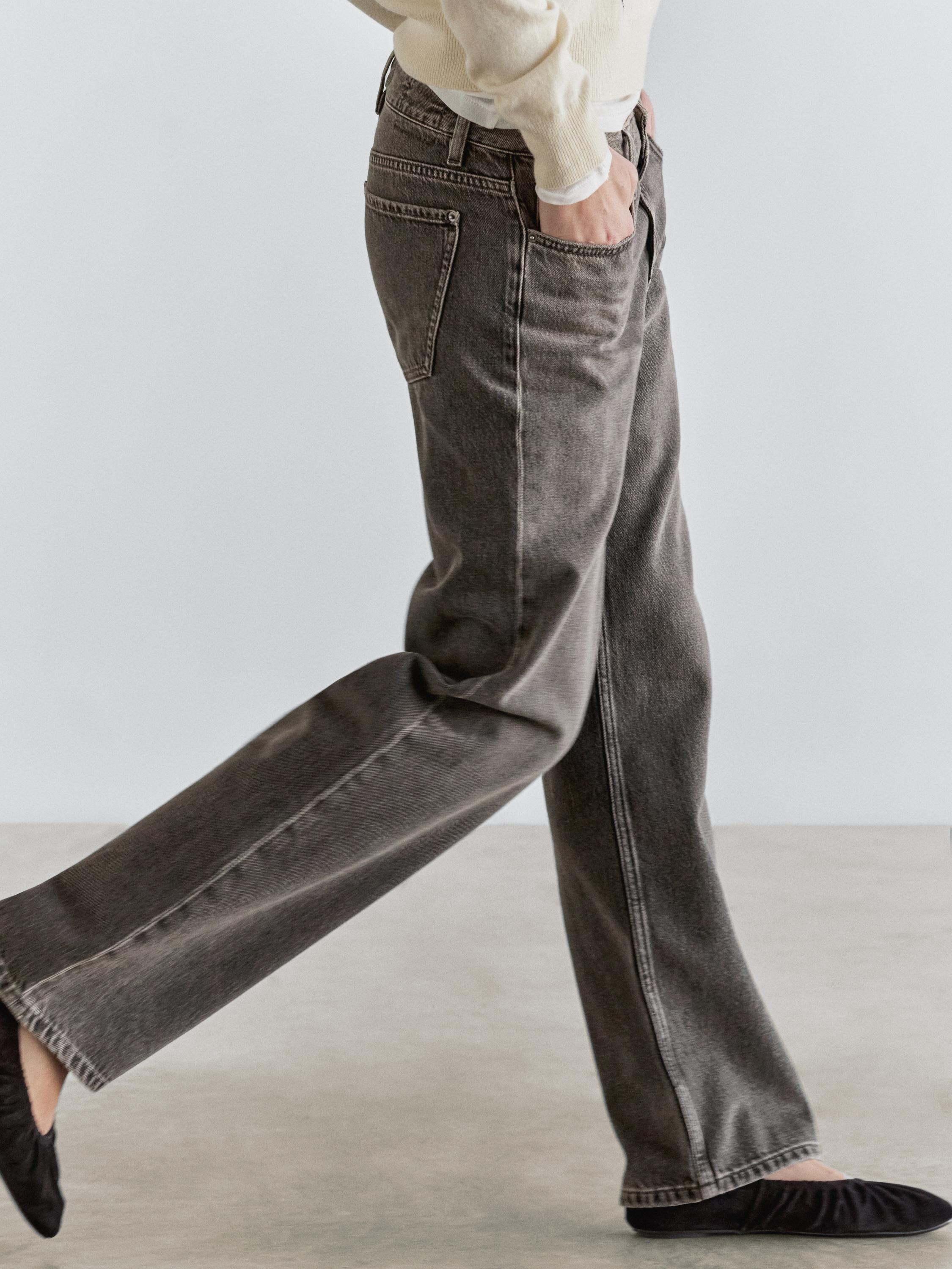 Straight-leg low-rise jeans