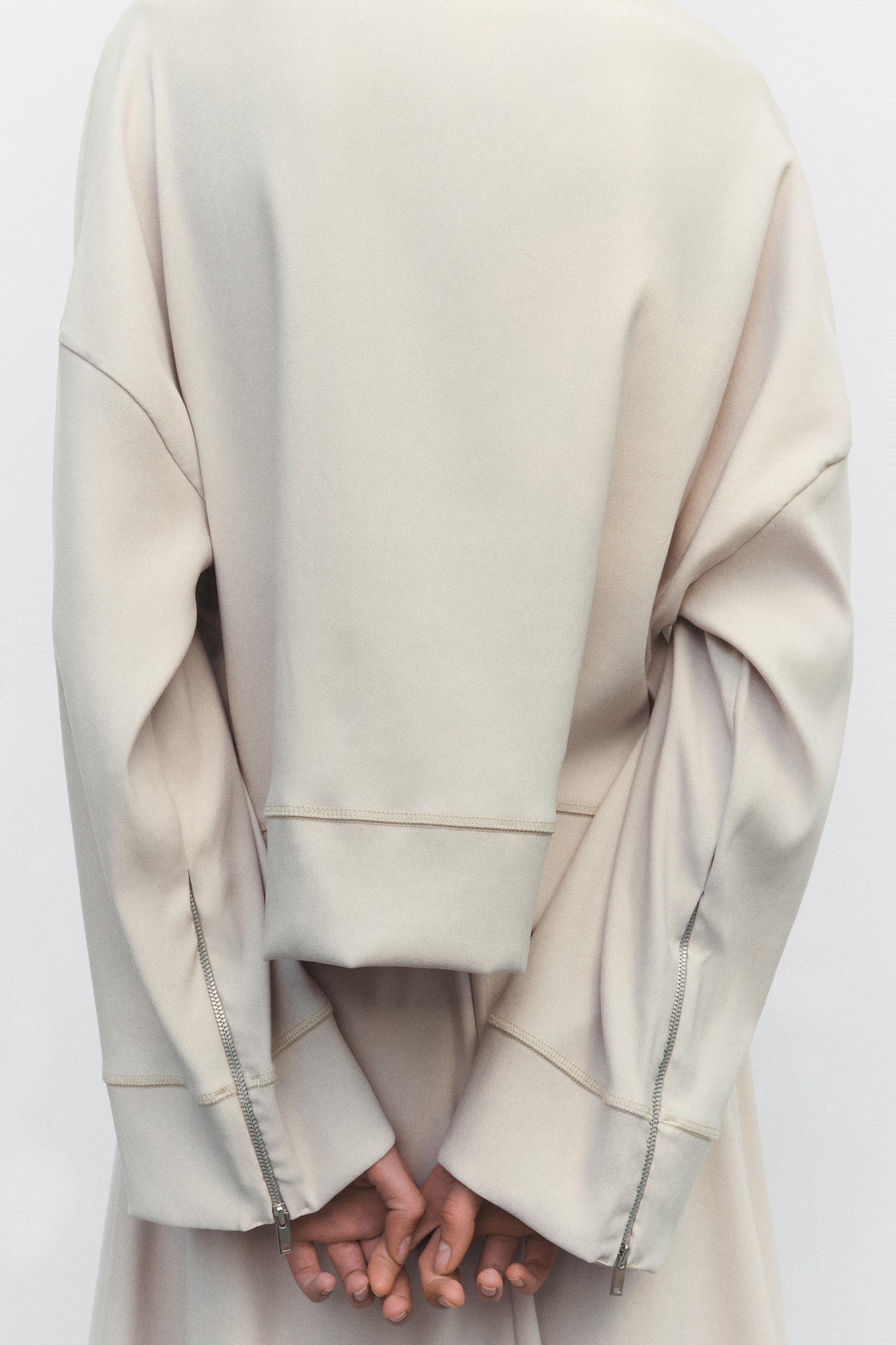 TOP VOLUMINEUX À ZIP
