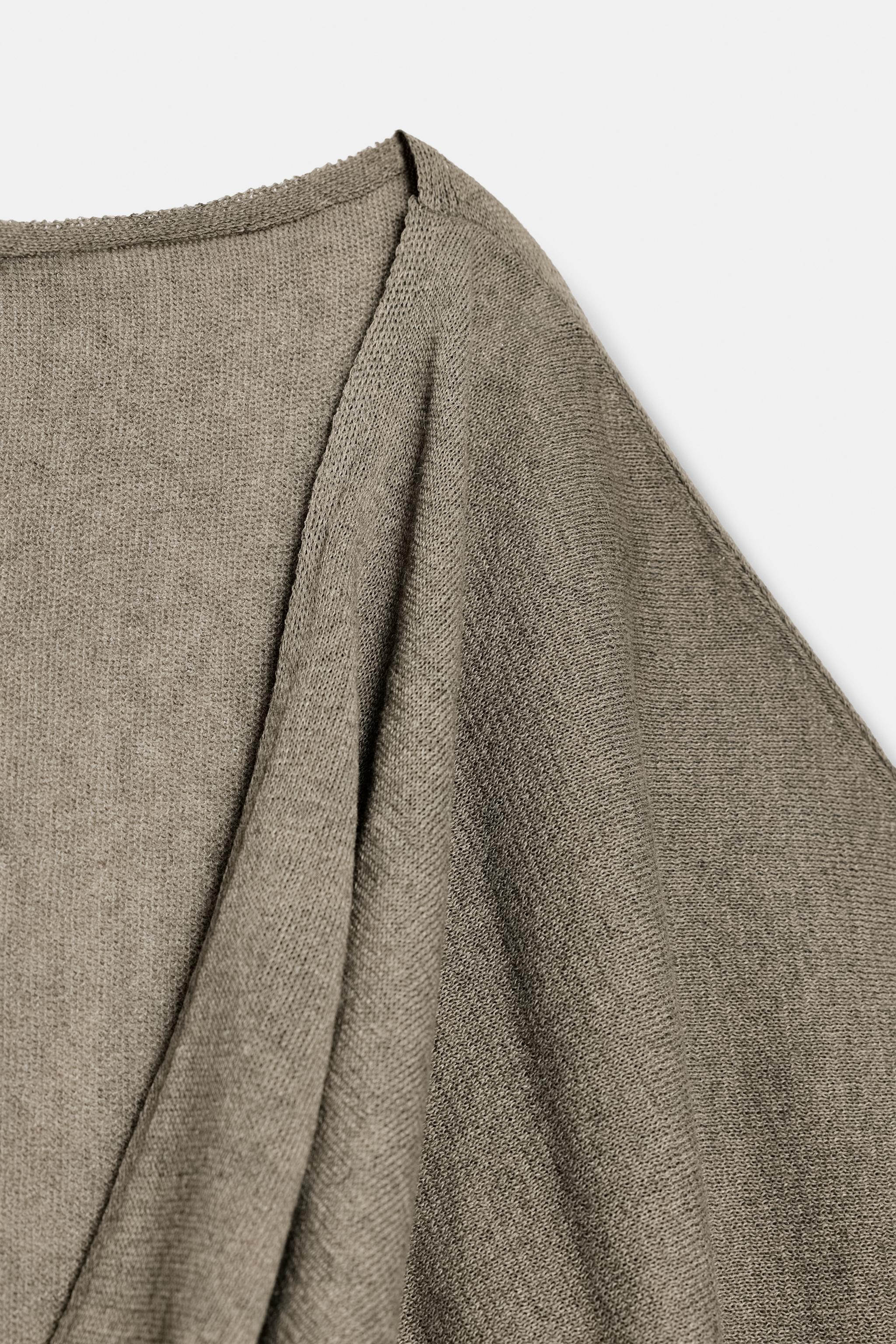 TOP EN MAILLE À DÉCOLLETÉ FLUIDE DANS LE DOS
