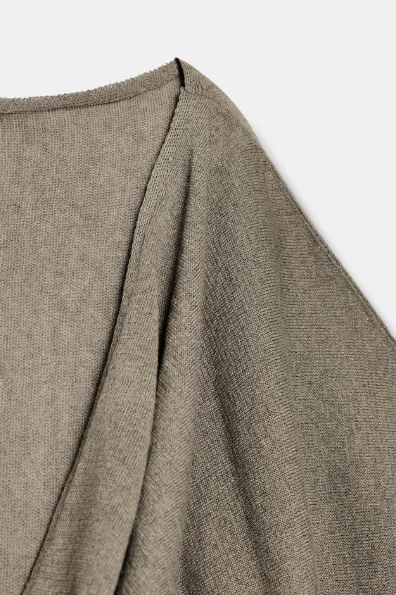 TOP EN MAILLE À DÉCOLLETÉ FLUIDE DANS LE DOS - Gris taupe de Zara - Image 7