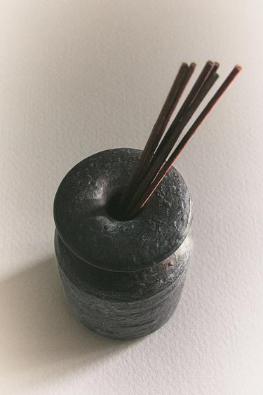 DECORATIVE BROWN CERAMIC REED DIFFUSER COVER - Black by Zara