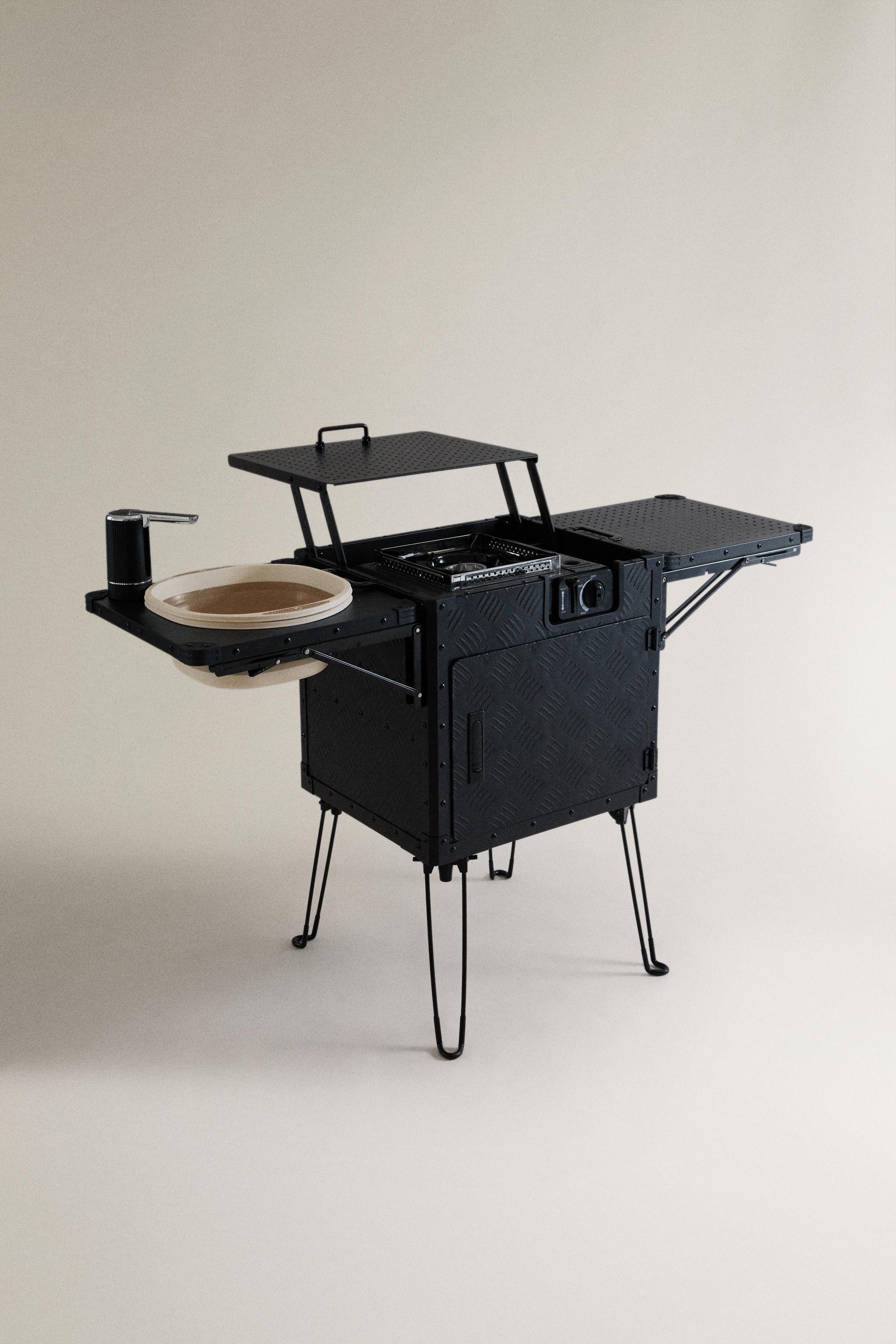 FOLDABLE CAMPING KITCHEN
