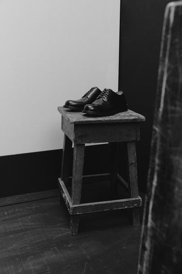 SAPATO DE COURO SOCIAL - Marrom da Zara