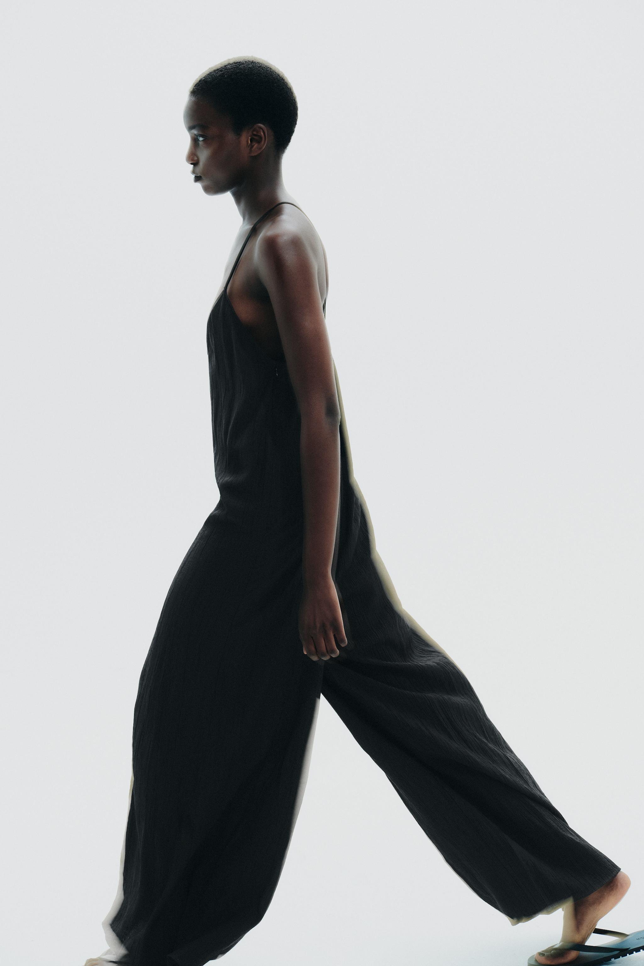 ZARA【NEW】FLOWY TEXTURED JUMPSUIT Zara | Pants & Jumpsuits | Zara Textured Floral Crepe