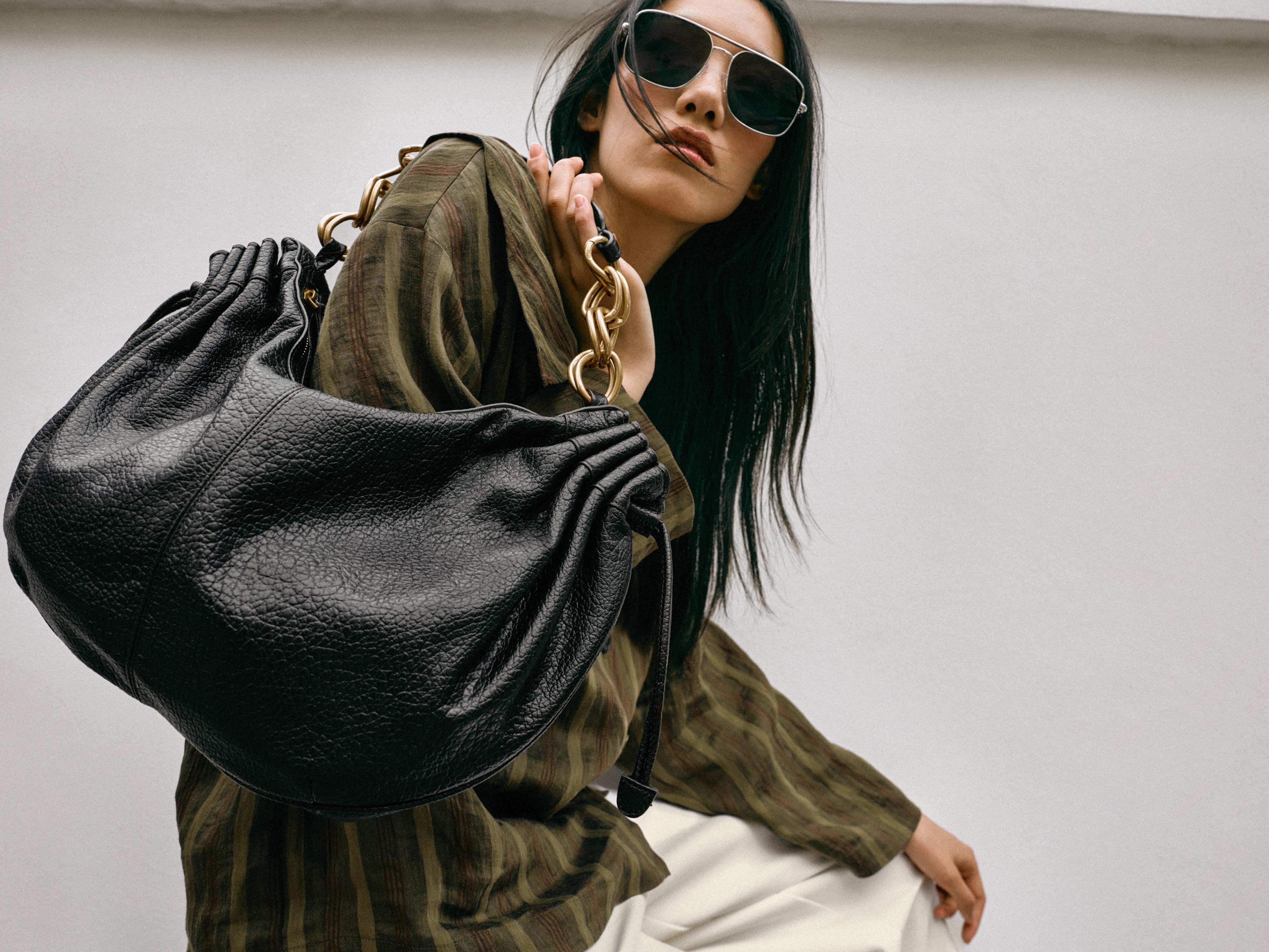 GATHERED SHOULDER BAG — Brown