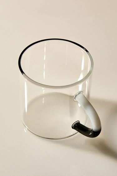 BOROSILICATE GLASS MUG WITH COLOURED HANDLE - Black / White by Zara