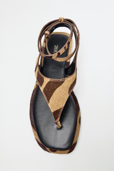SANDALES EN CUIR À EFFET FOURRURE IMPRIMÉ - Zèbre de Zara
