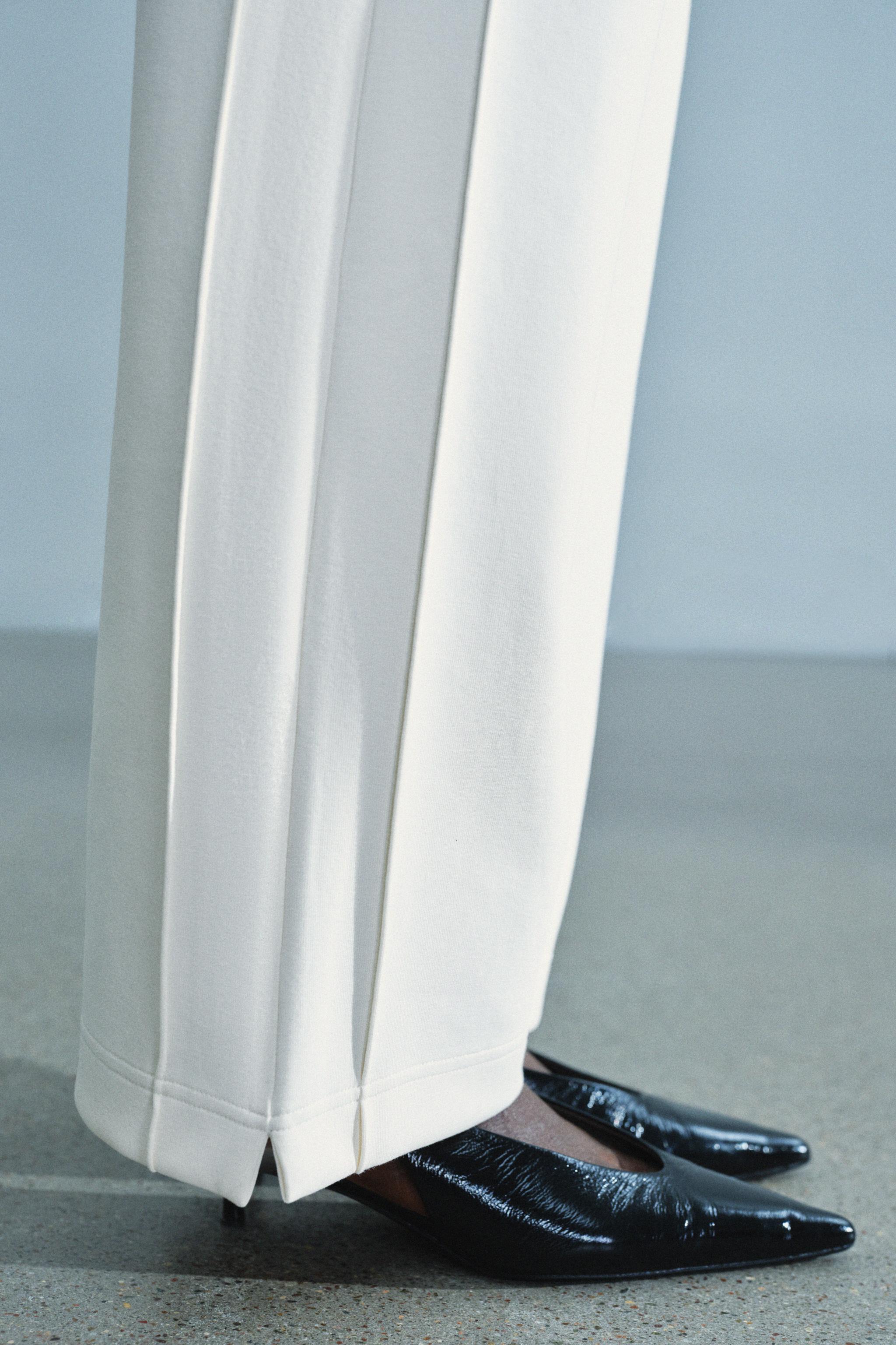 PANTALON DROIT AVEC NERVURE EN INTERLOCK