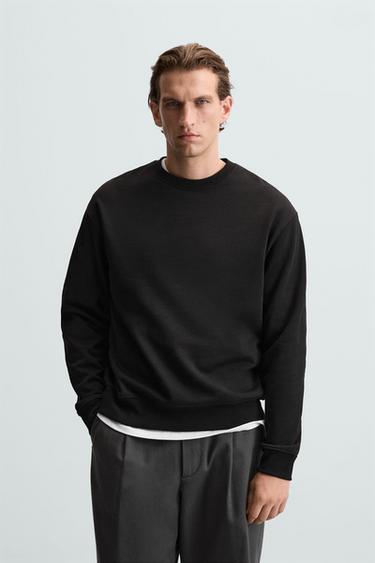 BASIC CREWNECK SWEATSHIRT - Black by Zara