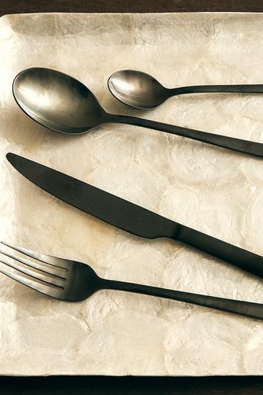 Zara 4-PIECE BLACK STEEL FLATWARE SET - Black