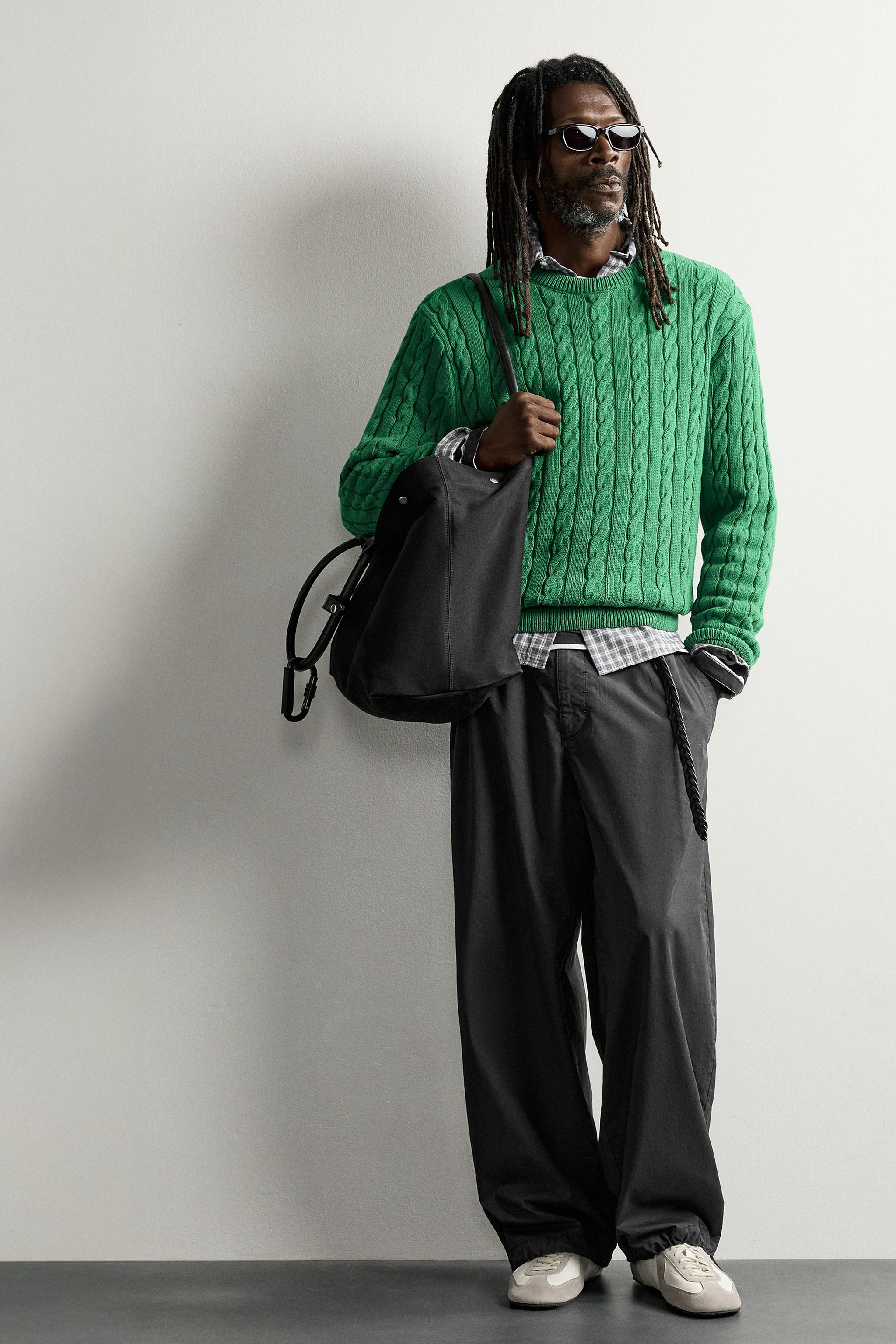 Мужские брюки Zara AARON LEVINE X ZARA RELAXED FIT COTTON PANTS — фото 6