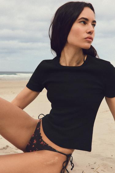 T-SHIRT AVEC COUTURE AU DOS - Noir de Zara