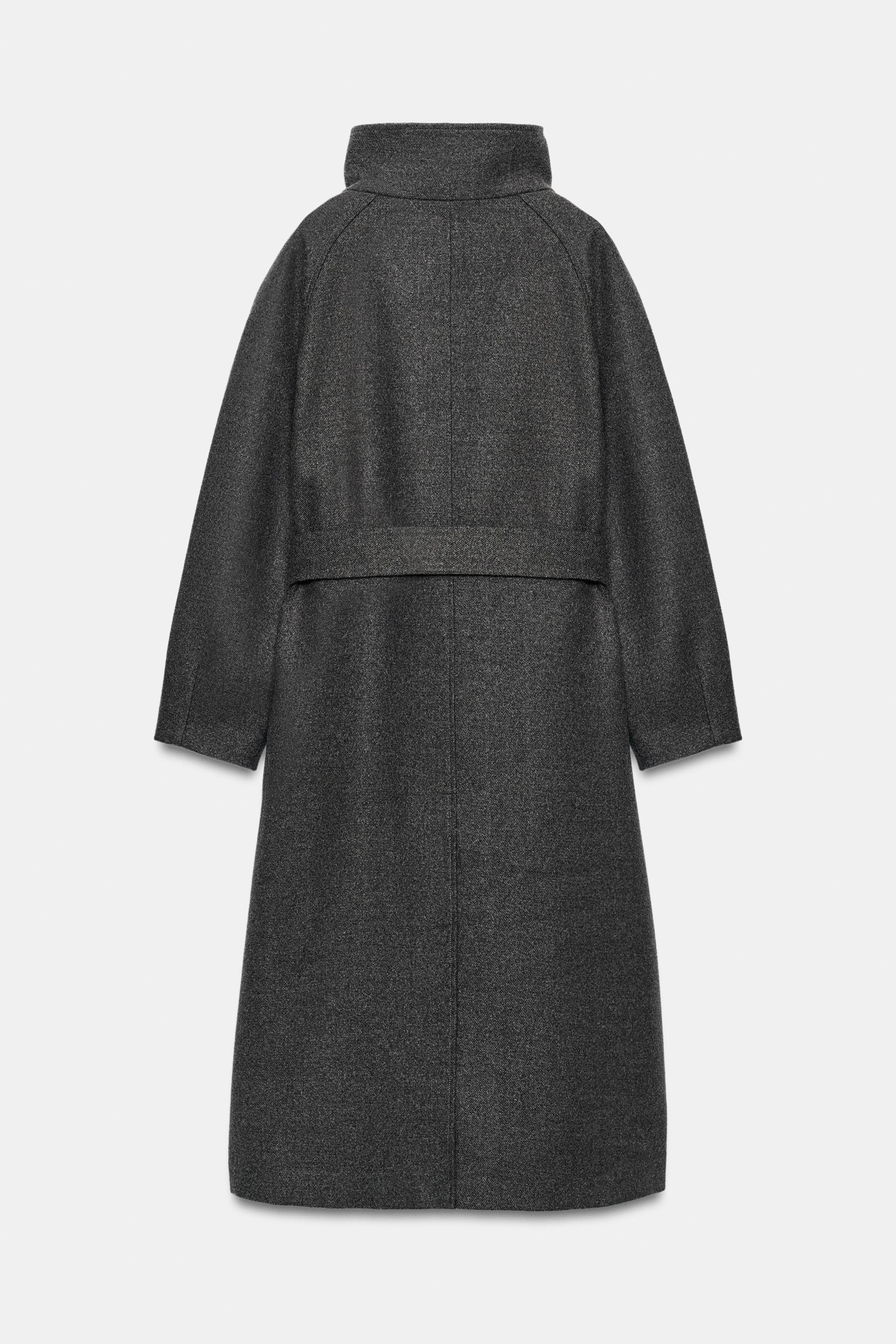 Manteau à col montant avec ceinture