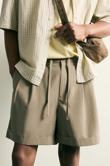 برمودا انسيابية Relaxed Fit بثنيات - بيج by Zara