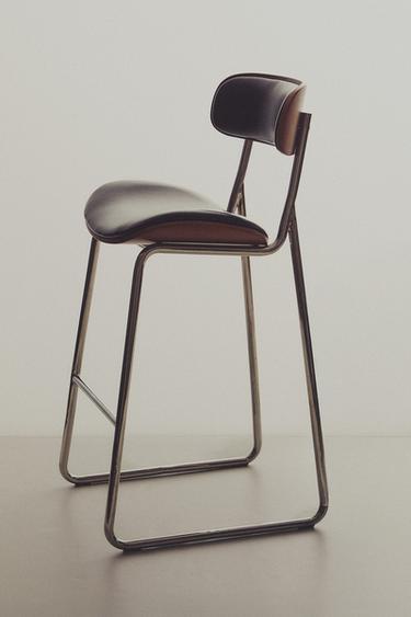 STAINLESS STEEL AND LEATHER BAR STOOL - بني شيكولاته الخاص بـ Zara