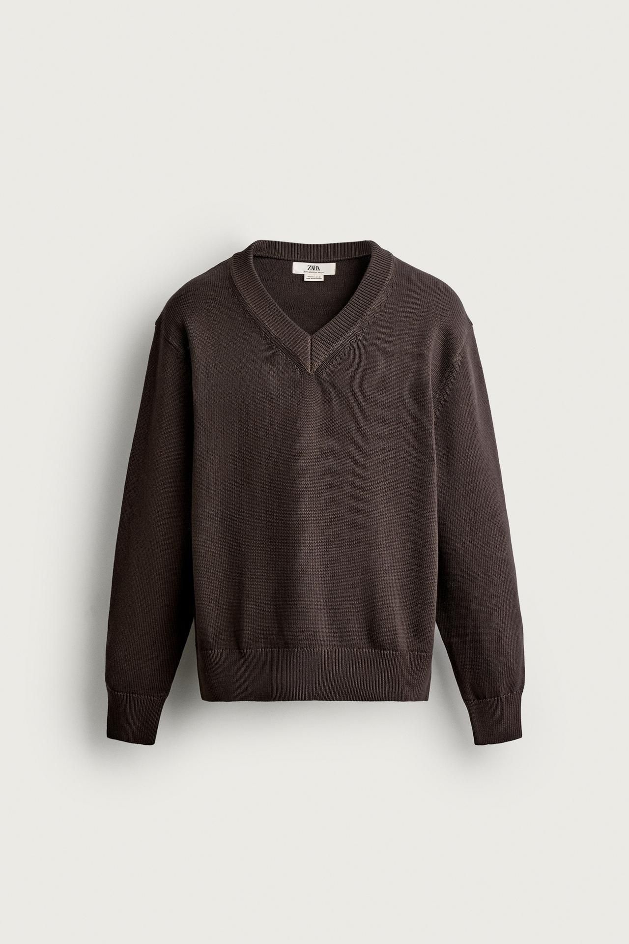 REGULAR FIT V-NECK SWEATER — Chocolate