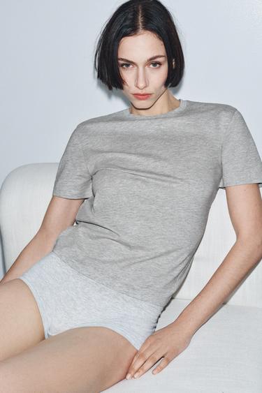 БАЗОВАЯ ФУТБОЛКА ИЗ ХЛОПКА — СЕРЫЙ С МЕЛАНЖЕВЫМ ЭФФЕКТОМ от Zara