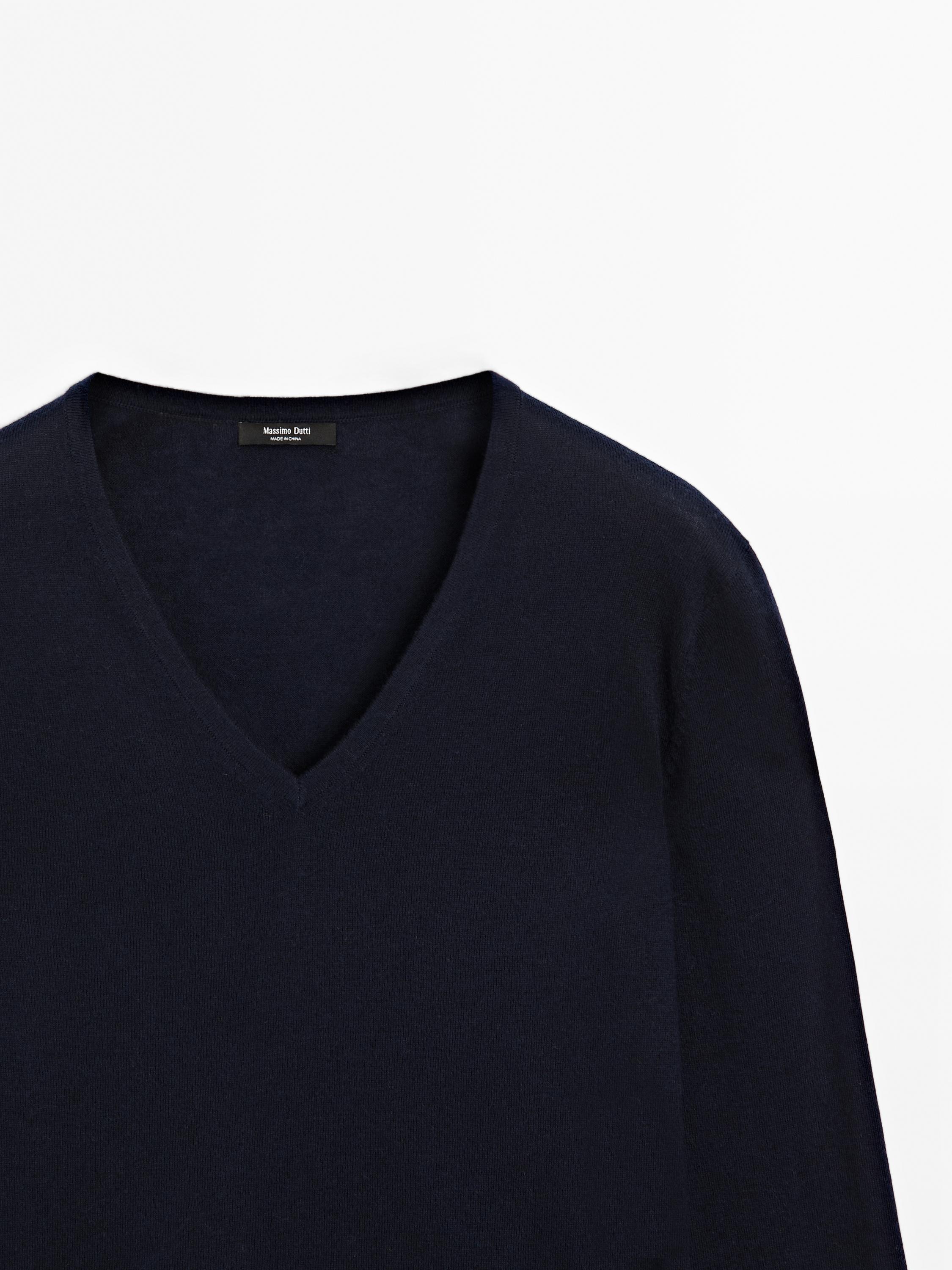 Pull laine en maille à col V