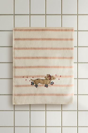 Zara CHILDREN'S STRIPED BATH TOWEL WITH SKATING DOG - Pink / White