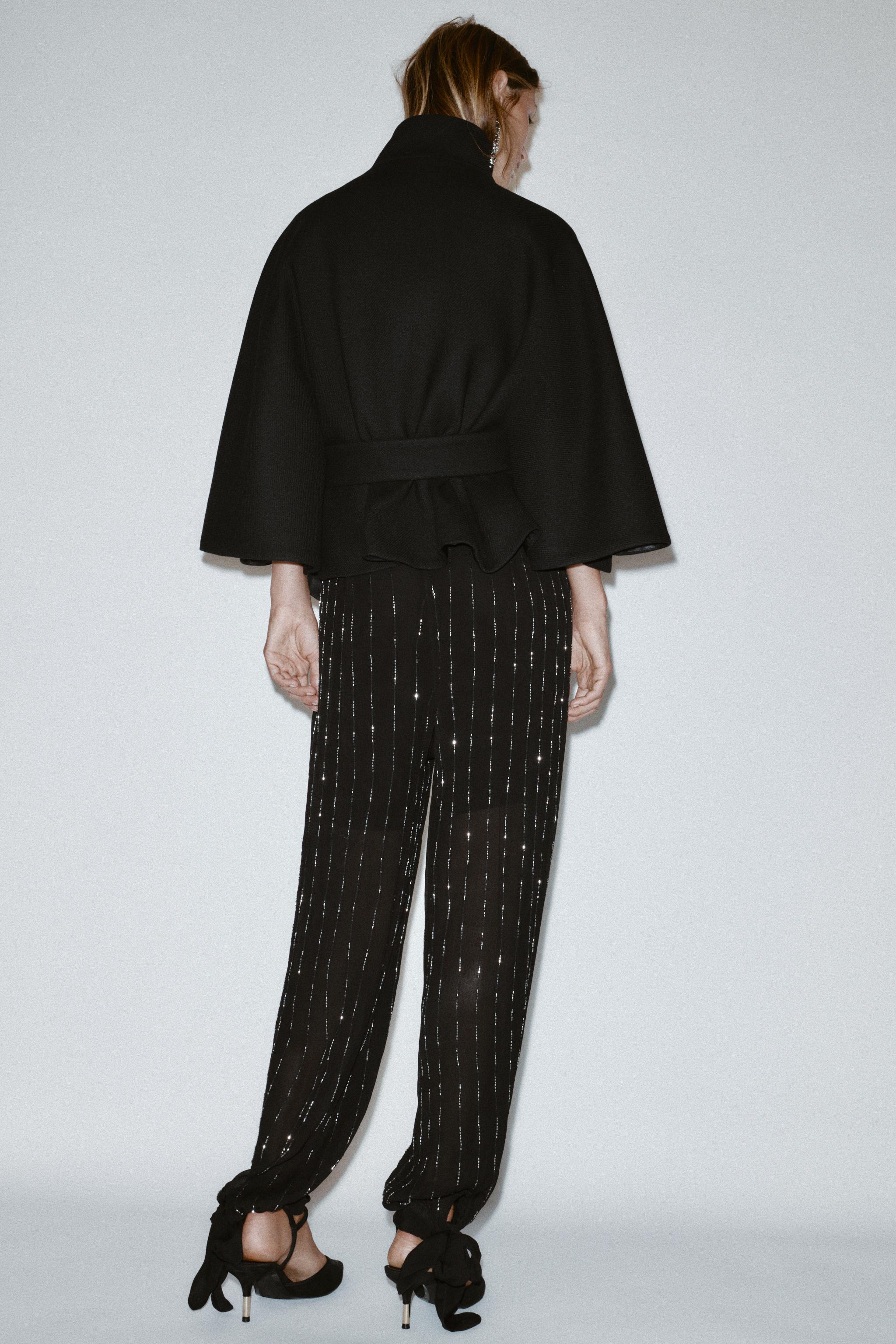 SHORT CAPE COAT WITH WOOL BELT