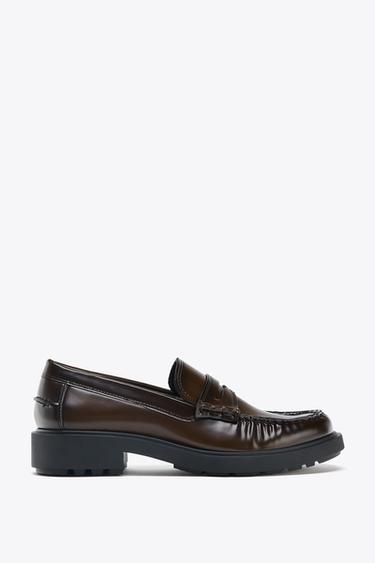 ЛОФЕРЫ С ПЛАНКОЙ — Бордово-красный от Zara