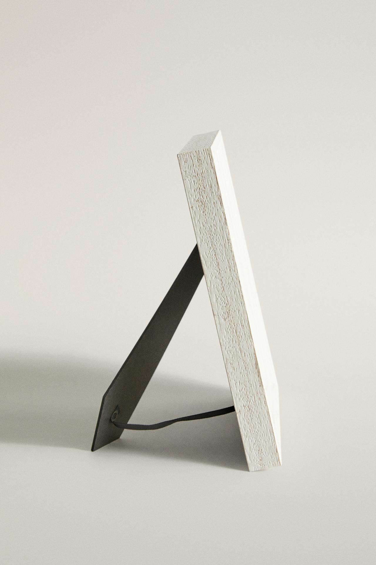 WOODEN PICTURE FRAME — White