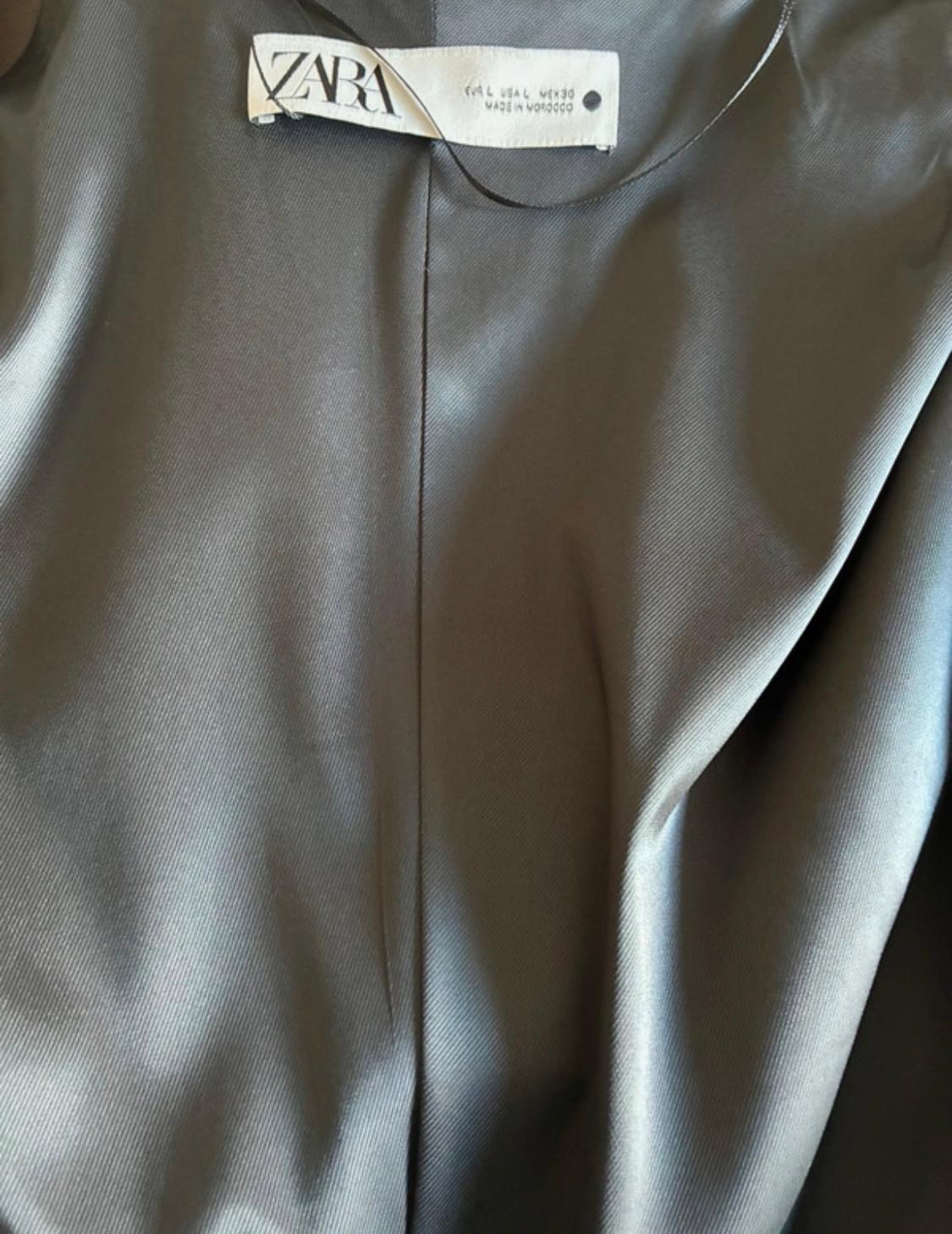 FITTED JACKET WITH PLEATED DETAILS - Image 9
