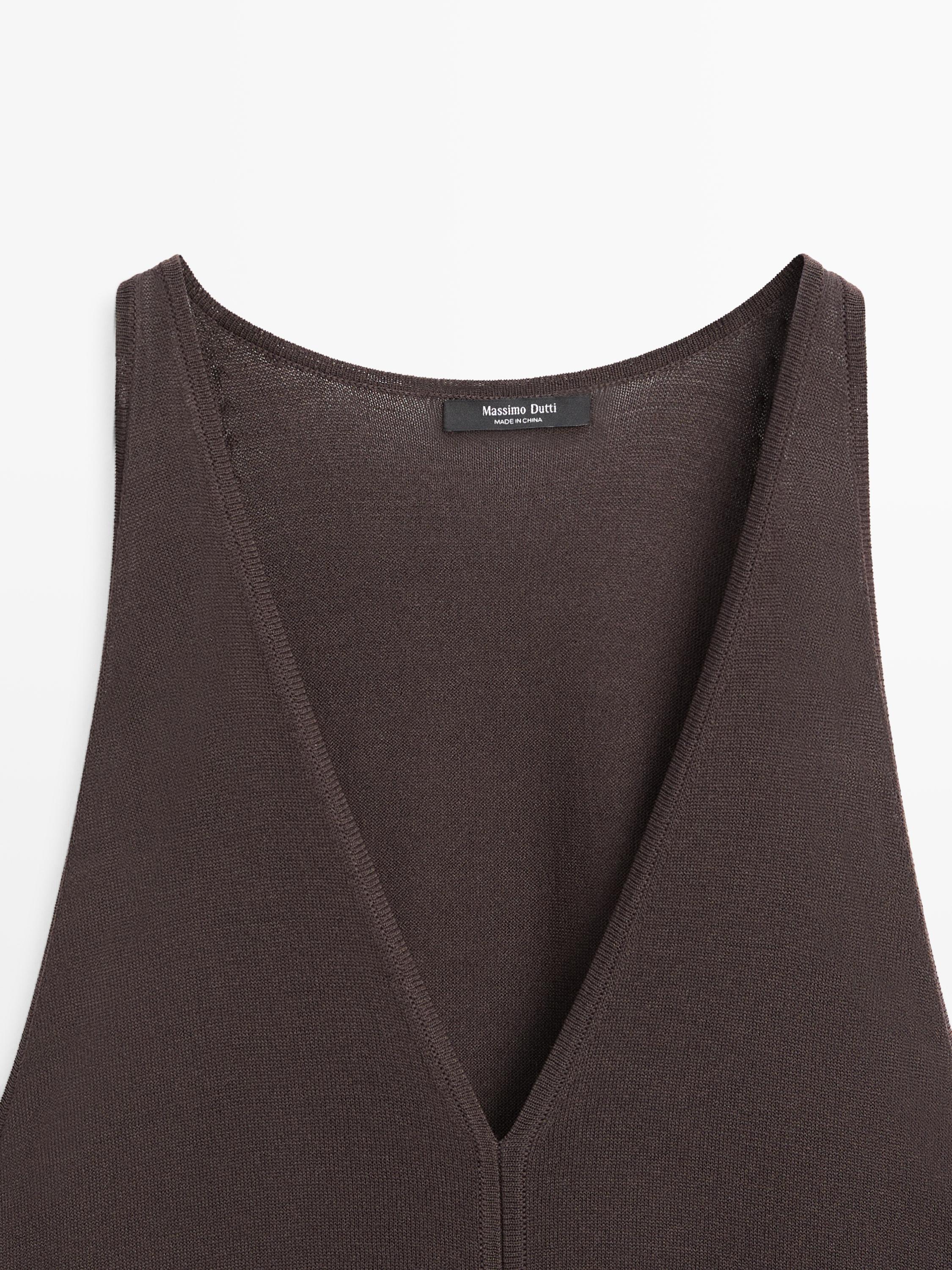 Flowing V-neck midi dress