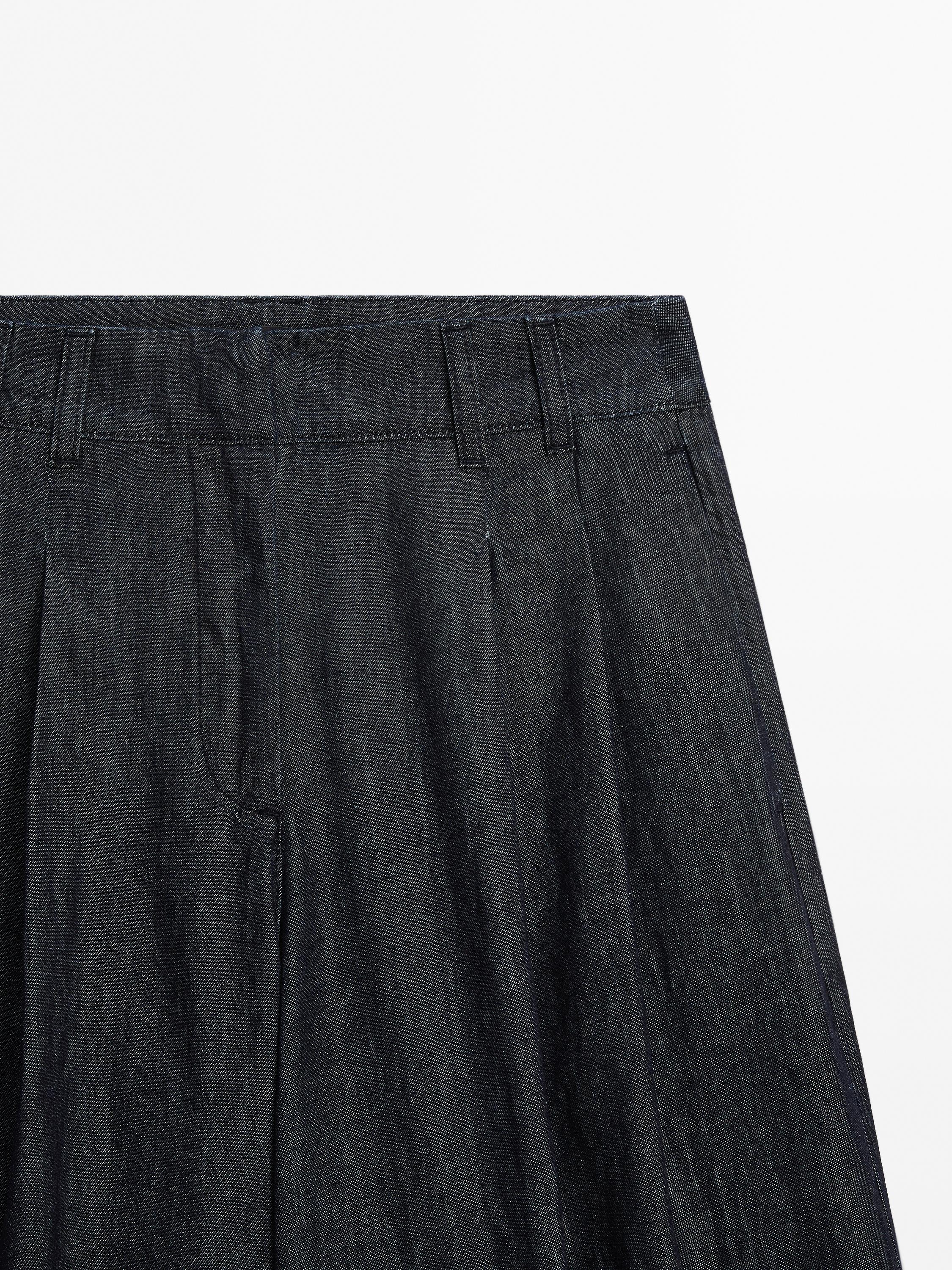 Lightweight high-waist wide-leg jeans