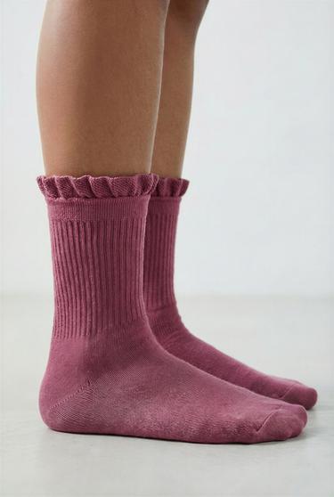 НАБОР ИЗ ТРЕХ ПАР ВЫСОКИХ НОСКОВ С ВОЛНИСТЫМИ КРОМКАМИ — РОЗОВЫЙ от Zara