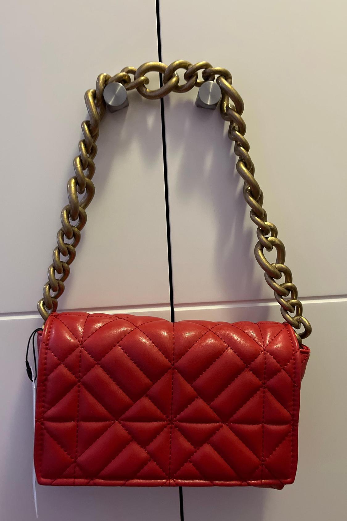 QUILTED SHOULDER BAG WITH CHAIN