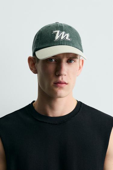 قبعة بحافة أمامية ورقعة حرف - أخضر الخاص بـ Zara - صورة 0