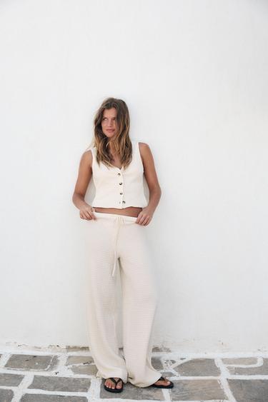 טופ וסט עם טקסטורה - בז' של Zara