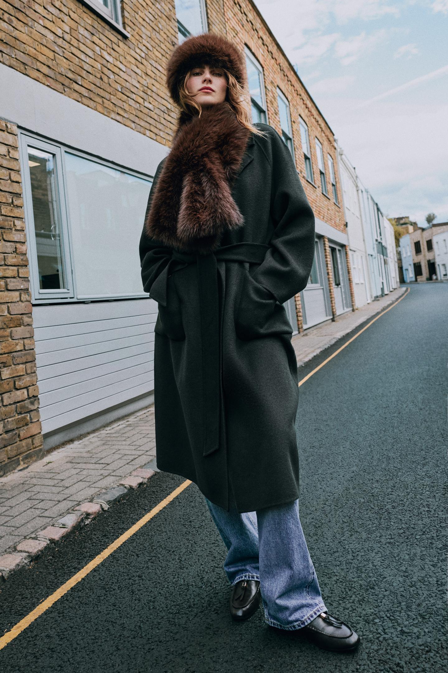 Женский шарф Zara Reversible Faux Leather and Faux Fur, цвет: Коричневый — фото 1
