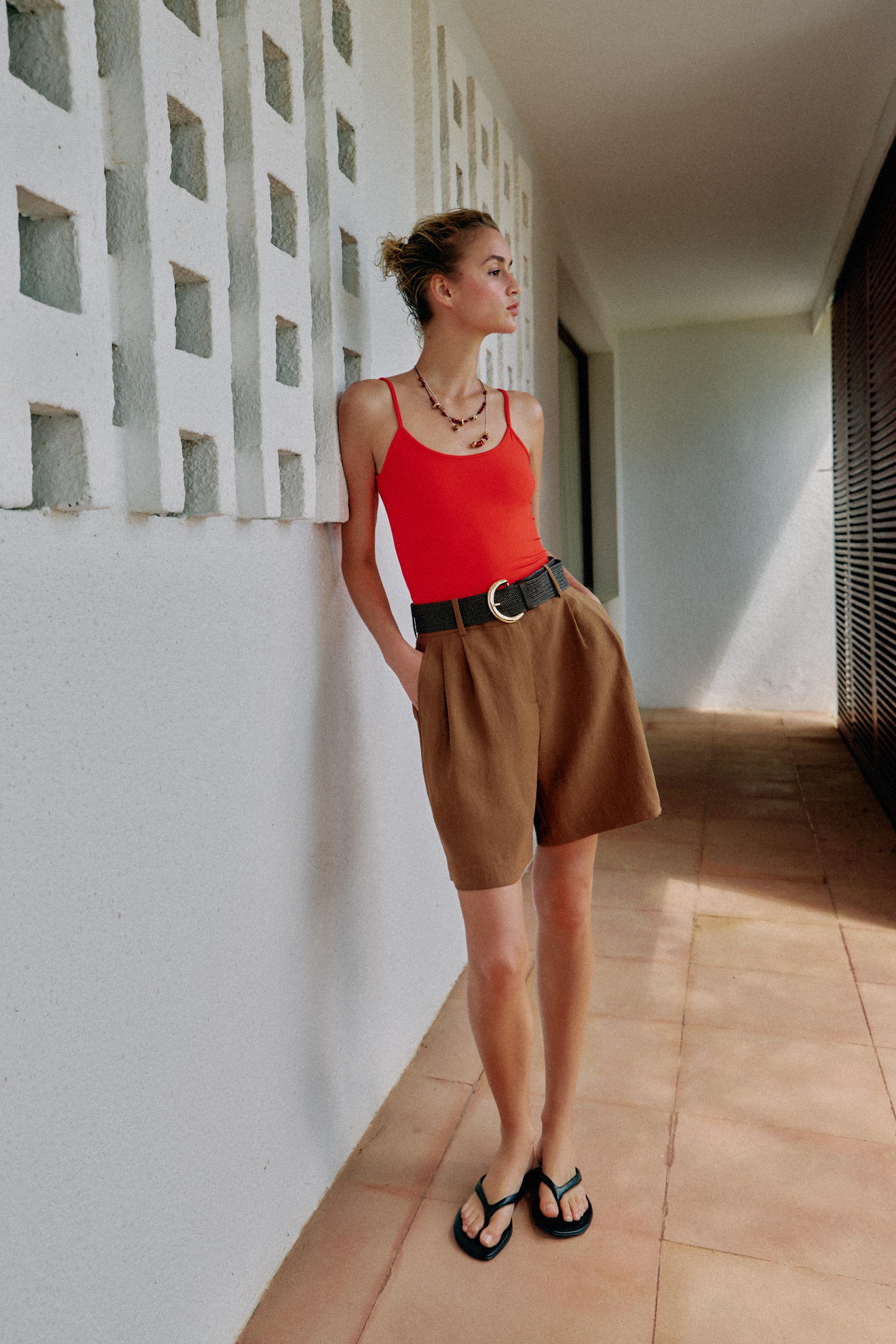 PLEATED BELTED SHORTS — Light brown
