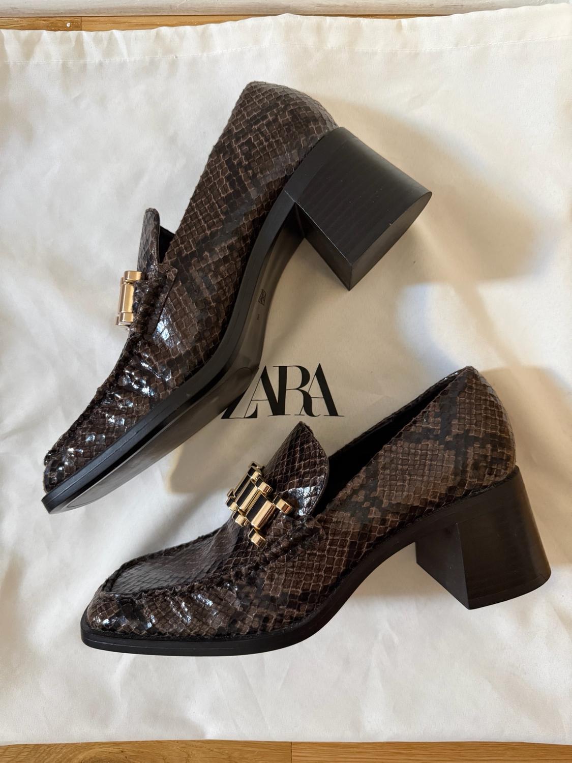 HEELED LOAFERS WITH BUCKLE - Image 2