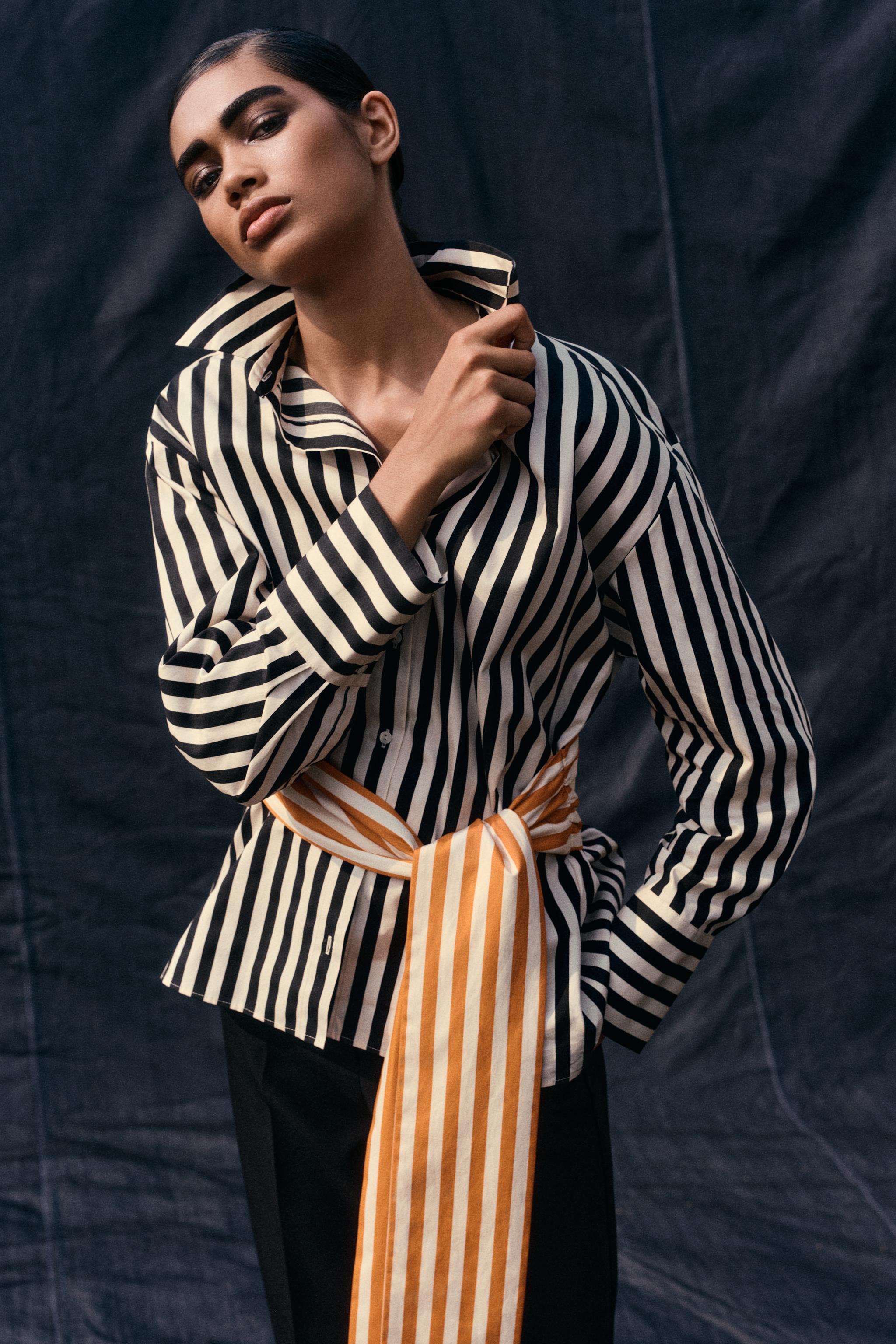 CHEMISE À RAYURES ET CEINTURE COMBINÉE