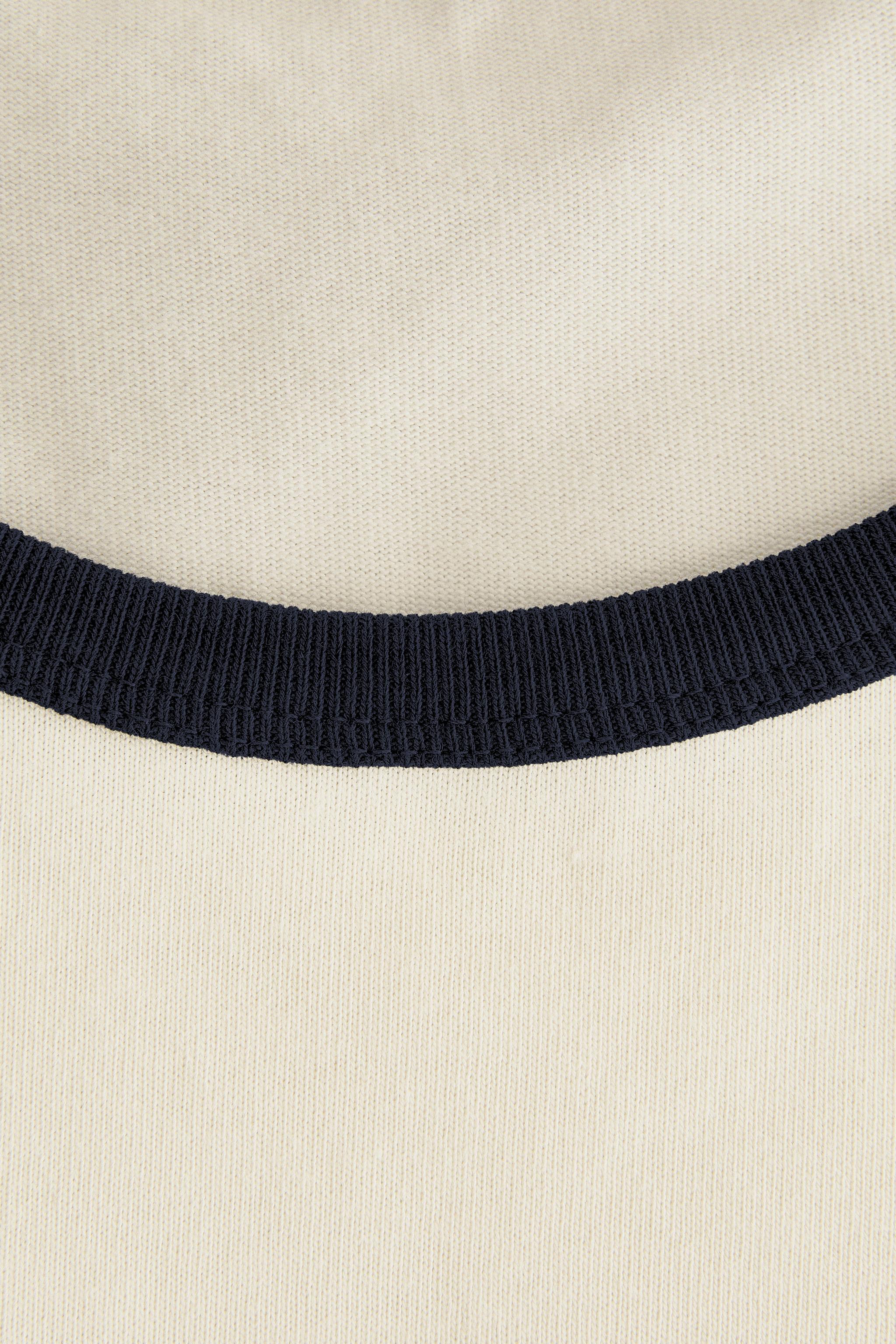 CONTRAST TRIM STRAPPY T-SHIRT