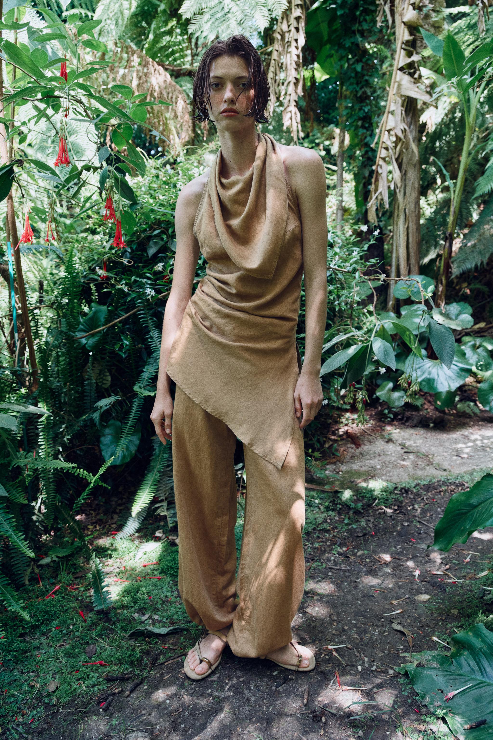 Женские рубашки Zara ASYMMETRIC LINEN HALTER TOP